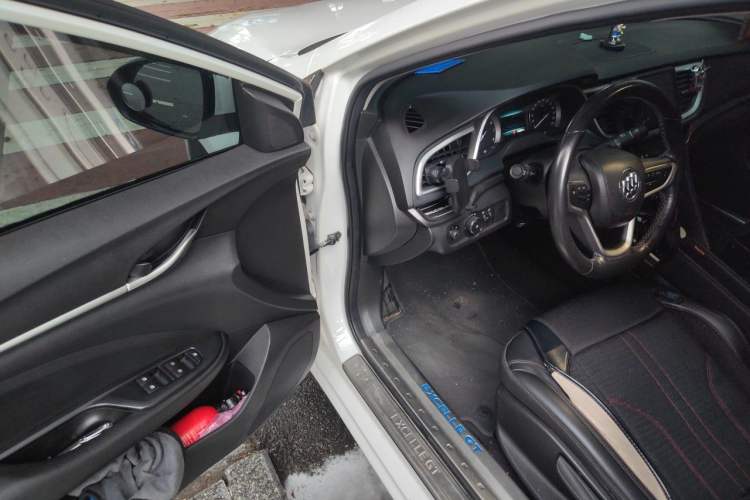 Used Buick GT 2018 18T Automatic Elite Model Driver Seat