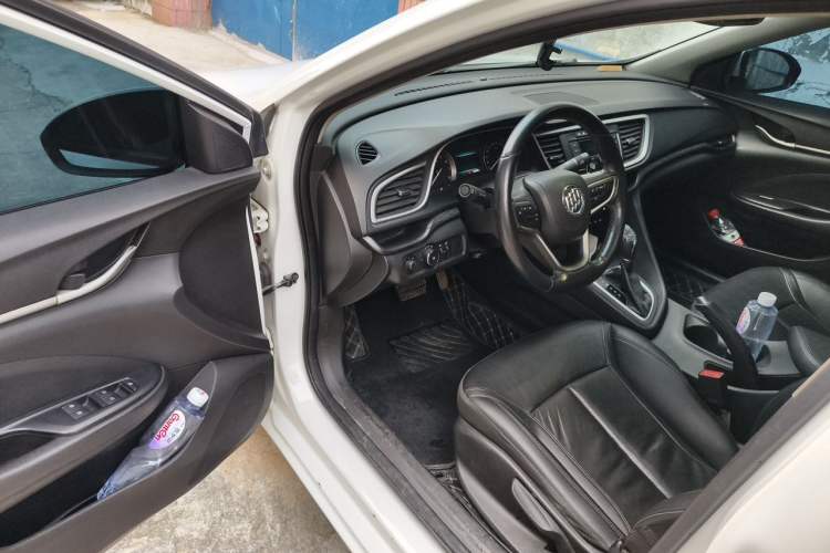 Used Buick GT 2018 18T Automatic Elite Model Driver Seat