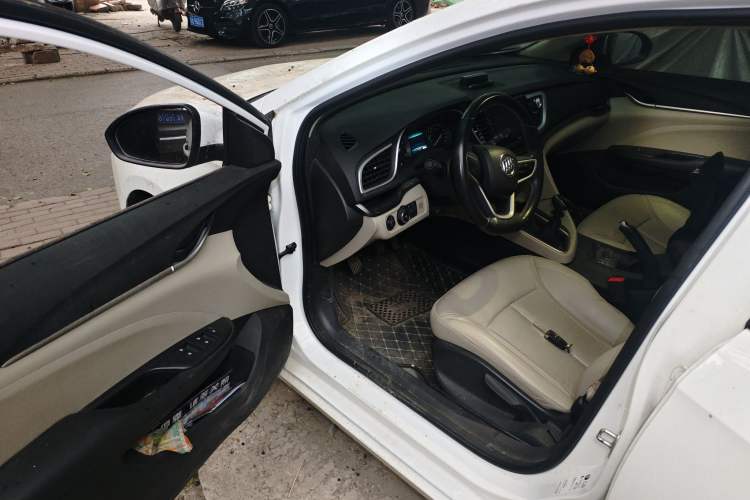 Used Buick GT 2018 15T Manual Elite Version China V Standard Driver Seat
