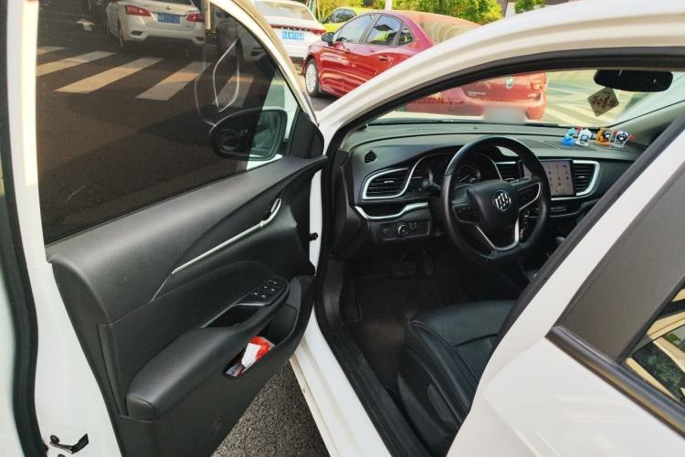 Used Buick GT 2018 18T Automatic Elite Model Driver Seat