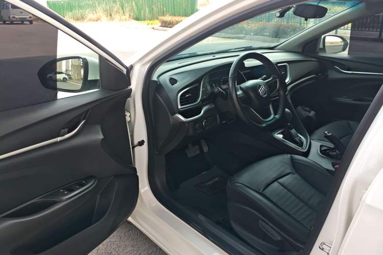 Used Buick GT 2018 18T Automatic Elite Model Driver Seat