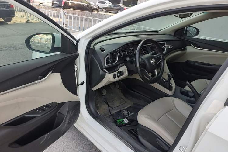 Used Buick GT 2018 15T Manual Elite Version China V Standard Driver Seat