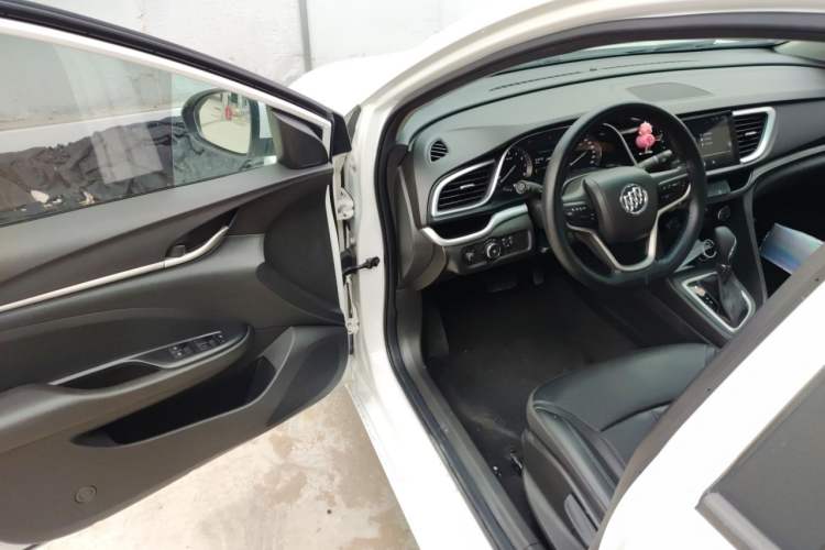 Used Buick GT 2018 18T Automatic Elite Model Driver Seat