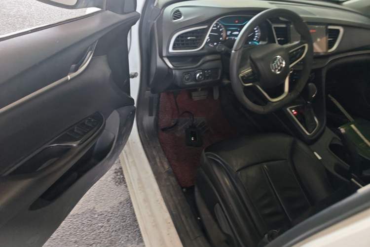 Used Buick GT 2018 18T Automatic Elite Model Driver Seat