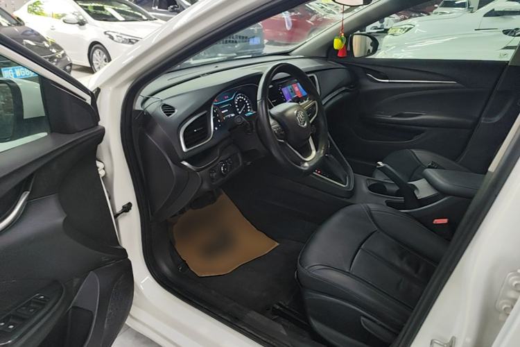 Used Buick GT 2018 18T Automatic Elite Model Driver Seat