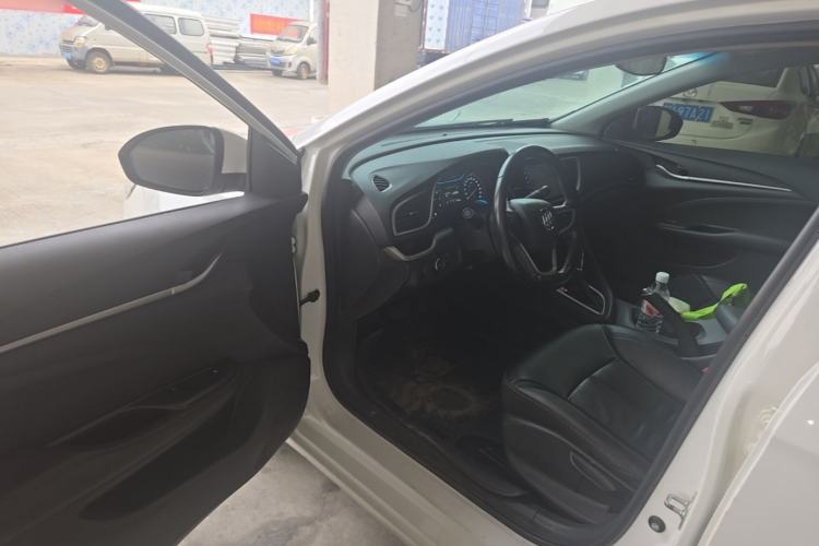 Used Buick GT 2018 18T Automatic Elite Model Driver Seat