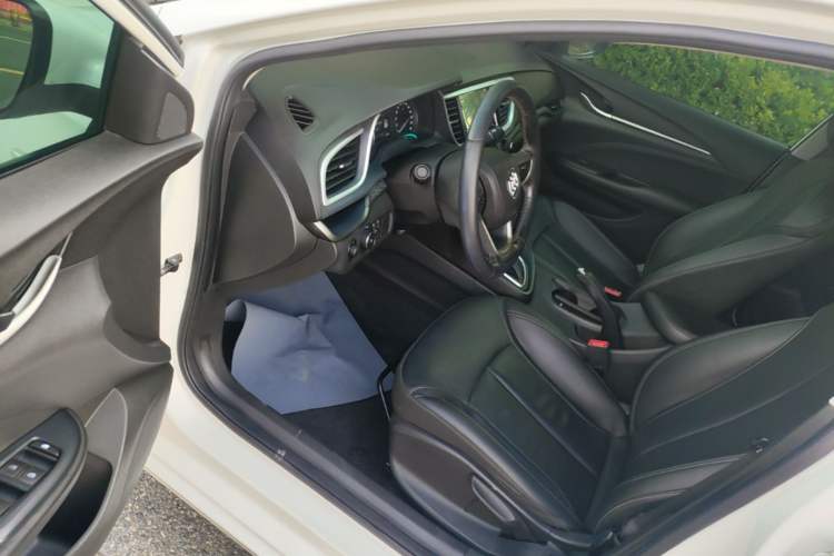 Used Buick GT 2018 18T Automatic Elite Model Driver Seat