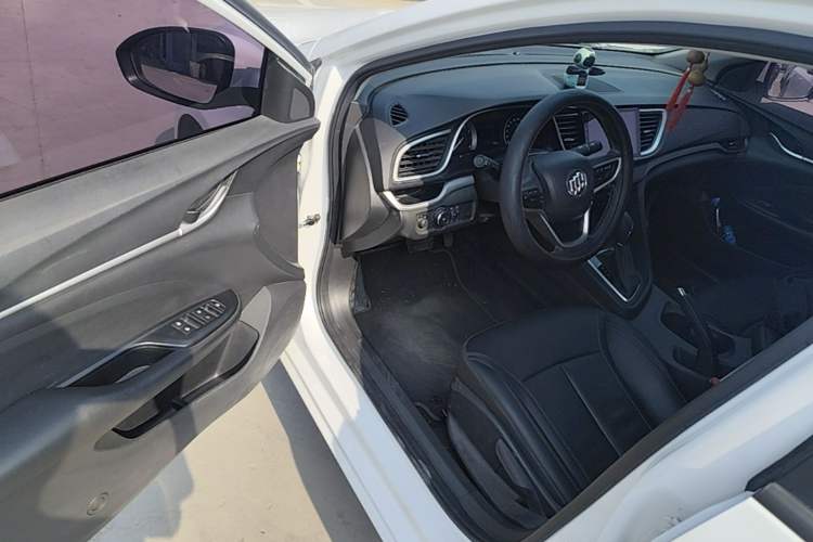 Used Buick GT 2018 18T Automatic Elite Model Driver Seat