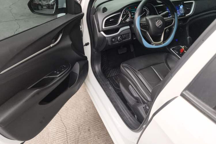 Used Buick GT 2018 18T Automatic Elite Model Driver Seat