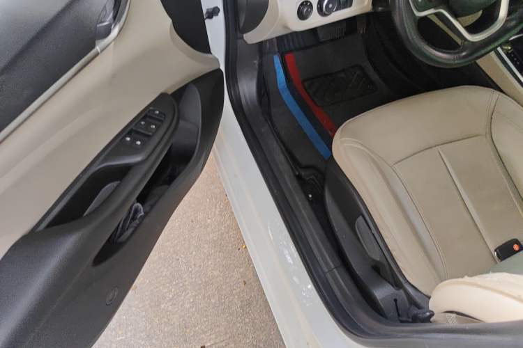 Used Buick GT 2018 15T Dual-Clutch Elite Model China V Standard Driver Seat