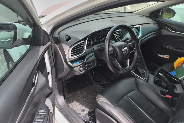 Used Buick GT 2018 18T Automatic Elite Model Driver Seat