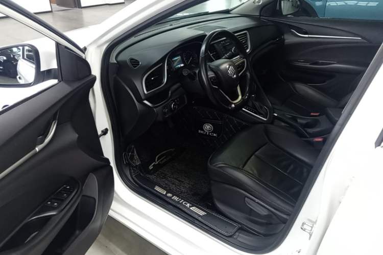Used Buick GT 2018 18T Automatic Elite Model Driver Seat