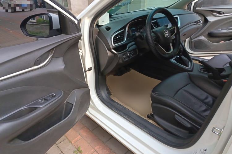 Used Buick GT 2018 18T Automatic Elite Model Driver Seat
