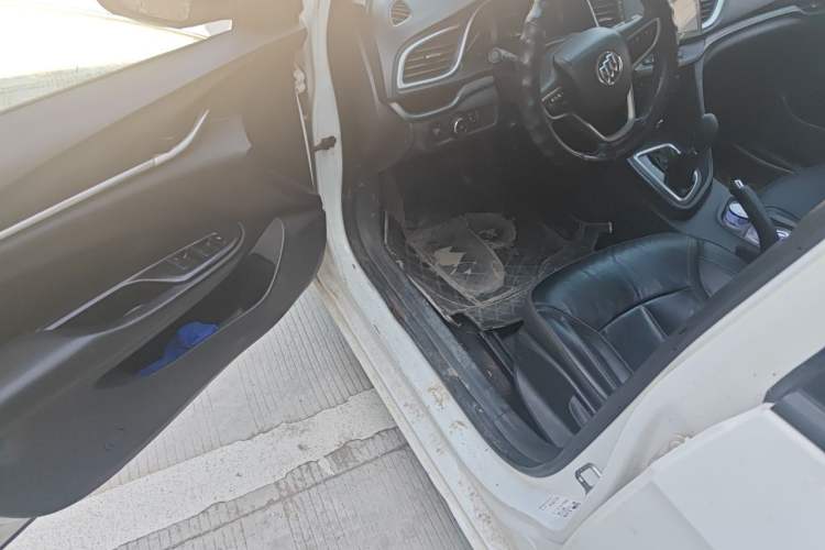 Used Buick GT 2018 18T Automatic Elite Model Driver Seat