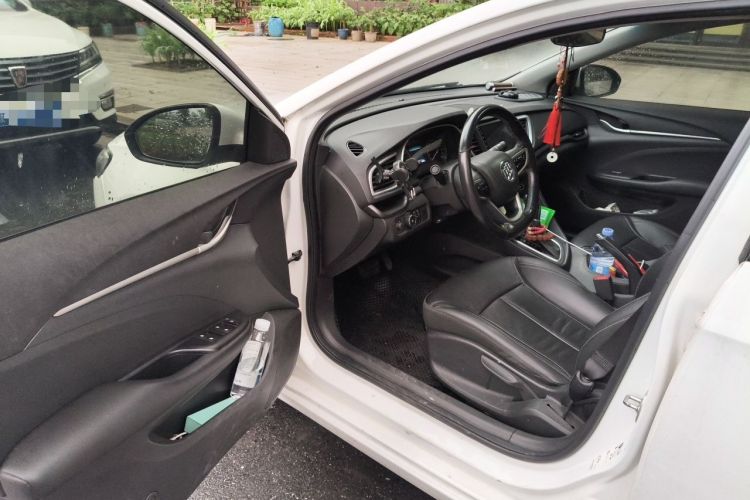 Used Buick GT 2018 18T Automatic Elite Model Driver Seat