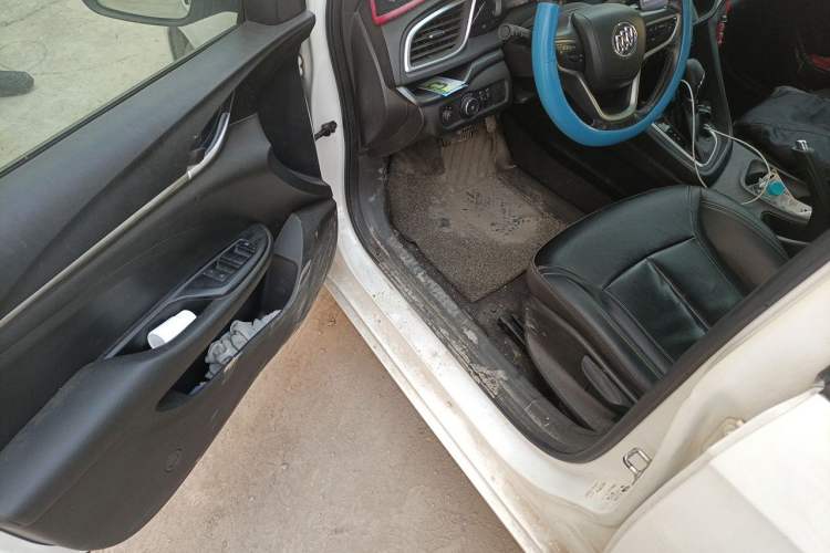 Used Buick GT 2018 18T Automatic Elite Model Driver Seat