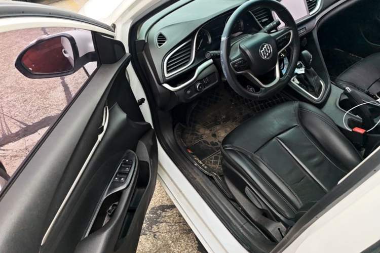 Used Buick GT 2018 18T Automatic Elite Model Driver Seat