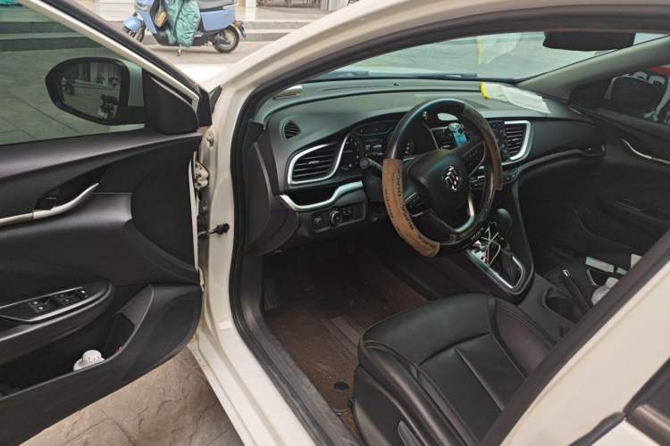 Used Buick GT 2018 18T Automatic Elite Model Driver Seat