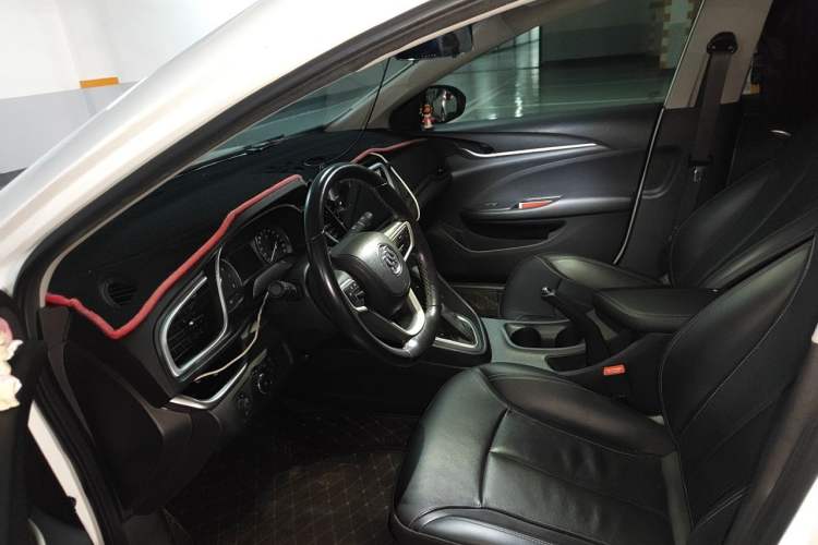 Used Buick GT 2018 18T Automatic Elite Model Driver Seat