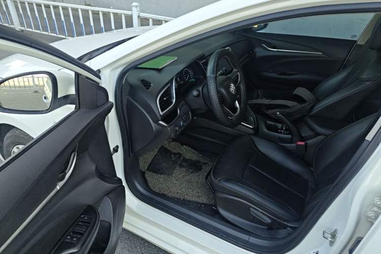 Used Buick GT 2018 18T Automatic Elite Model Driver Seat
