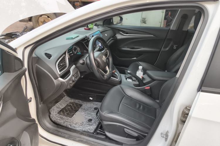 Used Buick GT 2018 18T Automatic Elite Model Driver Seat