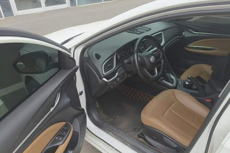 Used Buick GT 2018 18T Automatic Elite Model Driver Seat