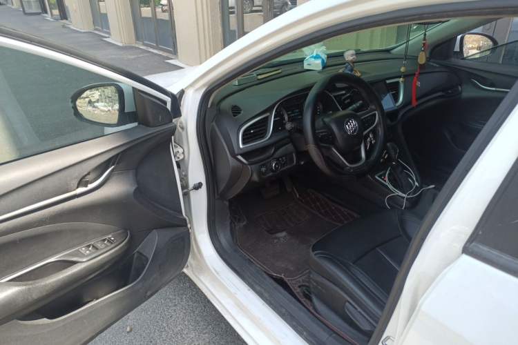 Used Buick GT 2018 18T Automatic Elite Model Driver Seat