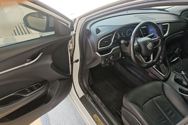 Used Buick GT 2018 18T Automatic Elite Model Driver Seat