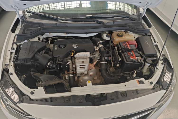 Used Buick GT 2018 15T Manual Elite Version China V Standard Engine Bay