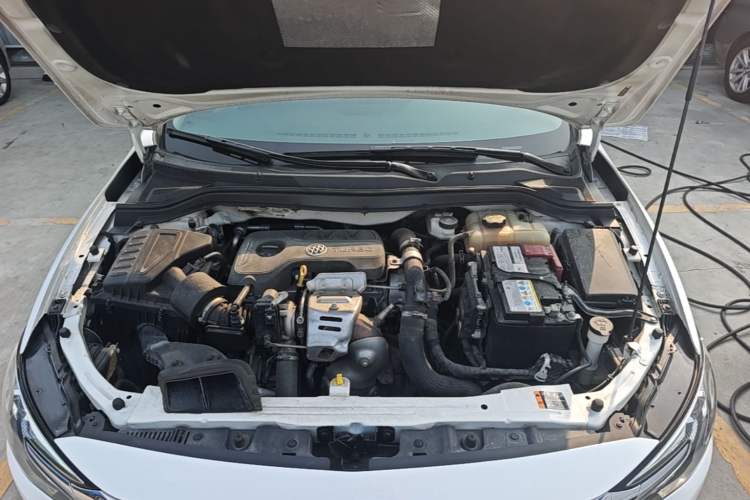 Used Buick GT 2018 15T Dual-Clutch Elite Model China V Standard Engine Bay