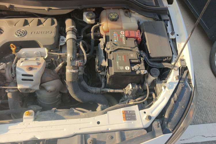 Used Buick GT 2018 15T Manual Elite Version China V Standard Engine Bay Left