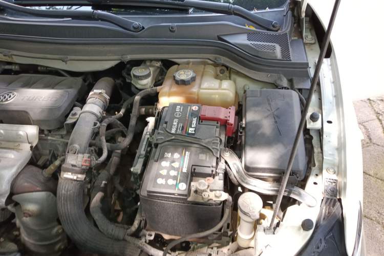Used Buick GT 2018 15T Manual Elite Version China V Standard Engine Bay Left