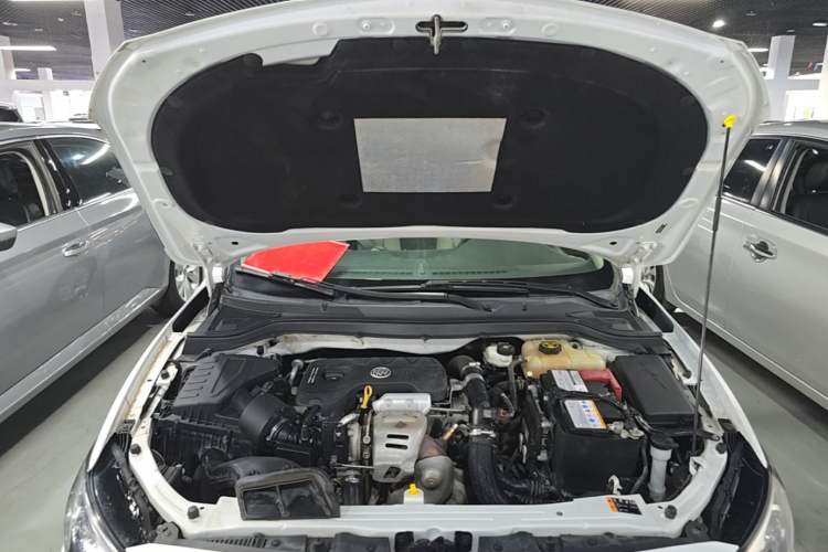 Used Buick GT 2018 15T Dual-Clutch Elite Model China V Standard Engine Bay