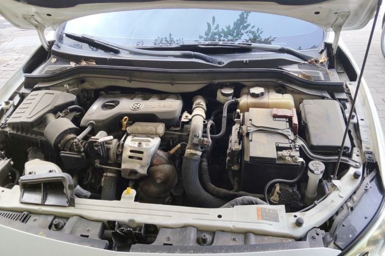 Used Buick GT 2018 15T Dual-Clutch Elite Model China V Standard Engine Bay