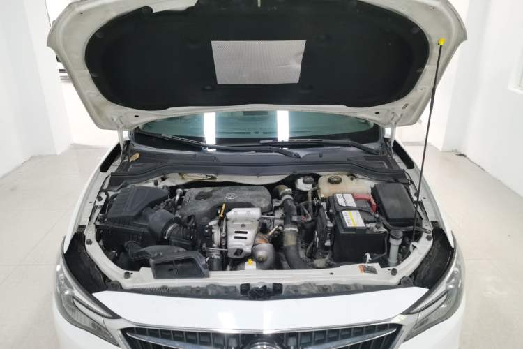 Used Buick GT 2018 15T Dual-Clutch Elite Model China V Standard Engine Bay