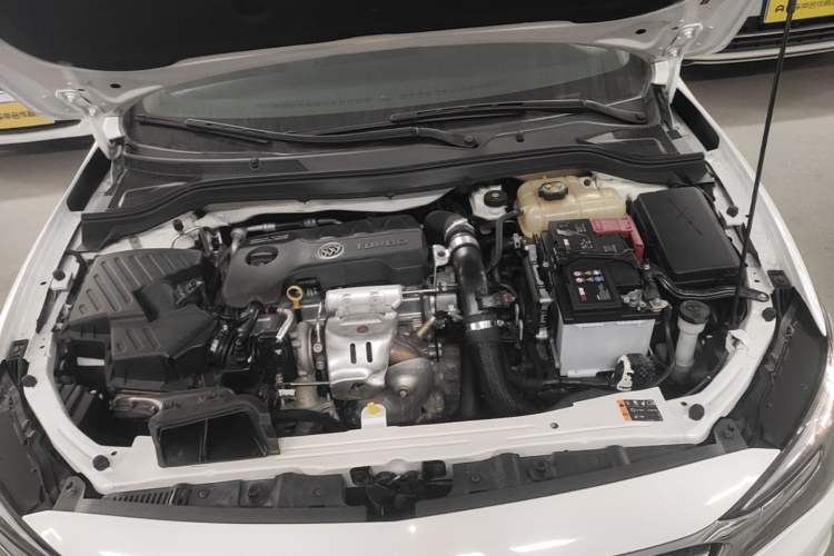 Used Buick GT 2018 18T Automatic Elite Model Engine Bay