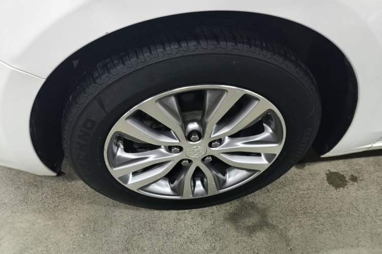 Used Buick GT 2018 18T Automatic Elite Model Exterior 4