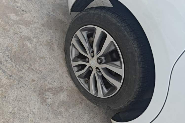 Used Buick GT 2018 18T Automatic Elite Model Exterior 5