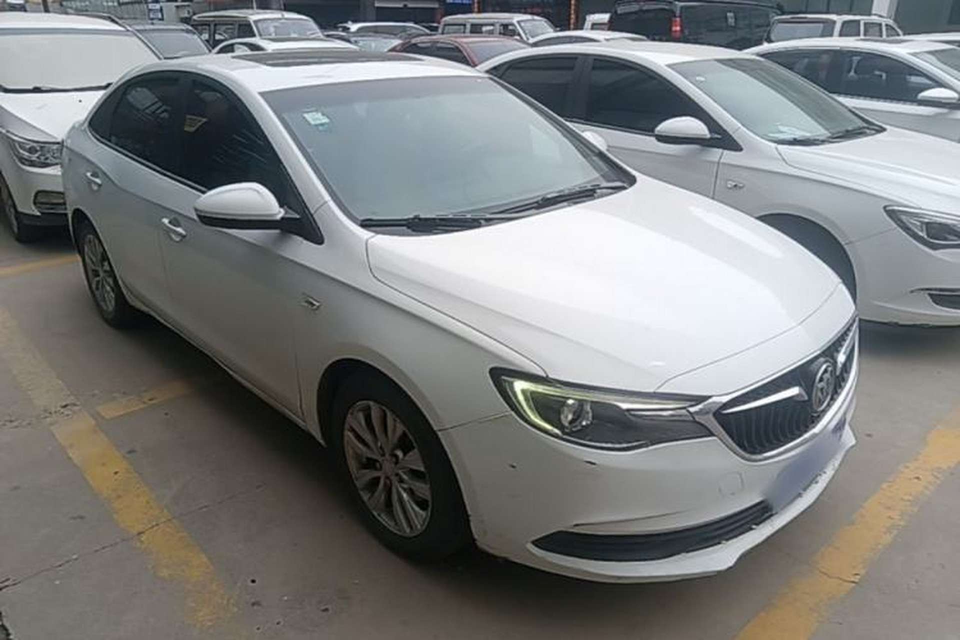 Used Buick GT 2018 15T Dual-Clutch Elite Model China V Standard Front Right 45 Deg