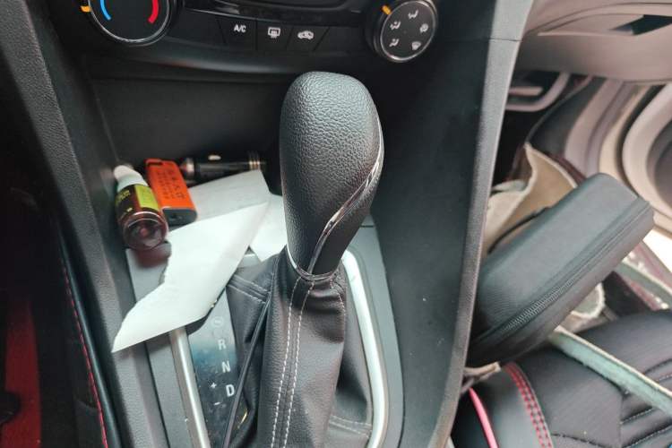 Used Buick GT 2018 18T Automatic Elite Model Gear Lever