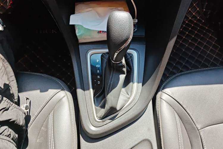 Used Buick GT 2018 18T Automatic Elite Model Gear Lever