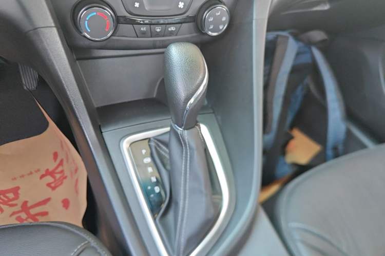 Used Buick GT 2018 18T Automatic Elite Model Gear Lever