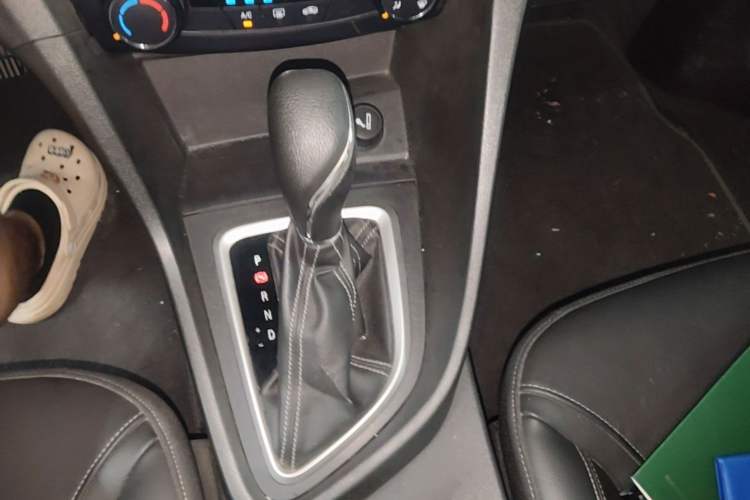 Used Buick GT 2018 18T Automatic Elite Model Gear Lever