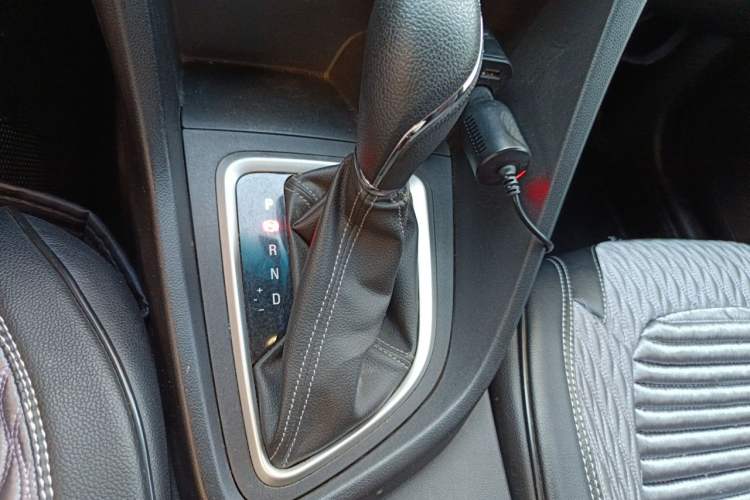 Used Buick GT 2018 18T Automatic Elite Model Gear Lever