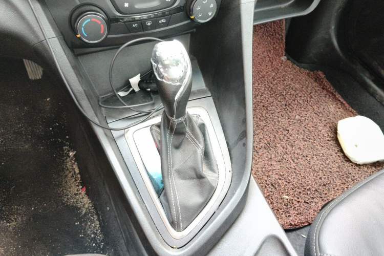 Used Buick GT 2018 18T Automatic Elite Model Gear Lever