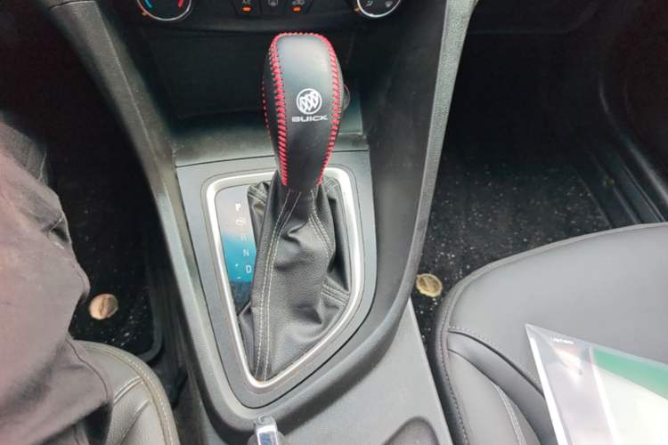 Used Buick GT 2018 18T Automatic Elite Model Gear Lever