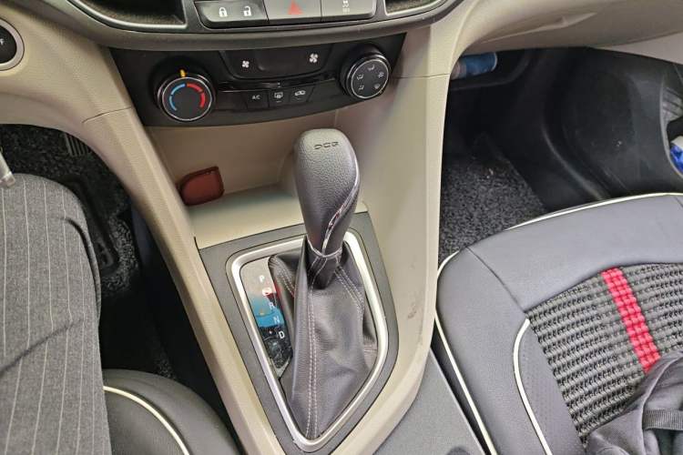 Used Buick GT 2018 15T Dual-Clutch Elite Model China V Standard Gear Lever
