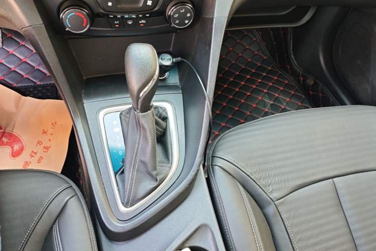 Used Buick GT 2018 18T Automatic Elite Model Gear Lever