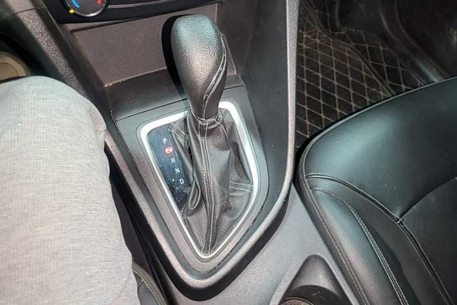Used Buick GT 2018 18T Automatic Elite Model Gear Lever