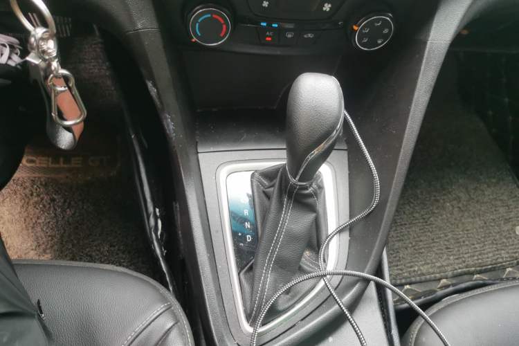 Used Buick GT 2018 18T Automatic Elite Model Gear Lever